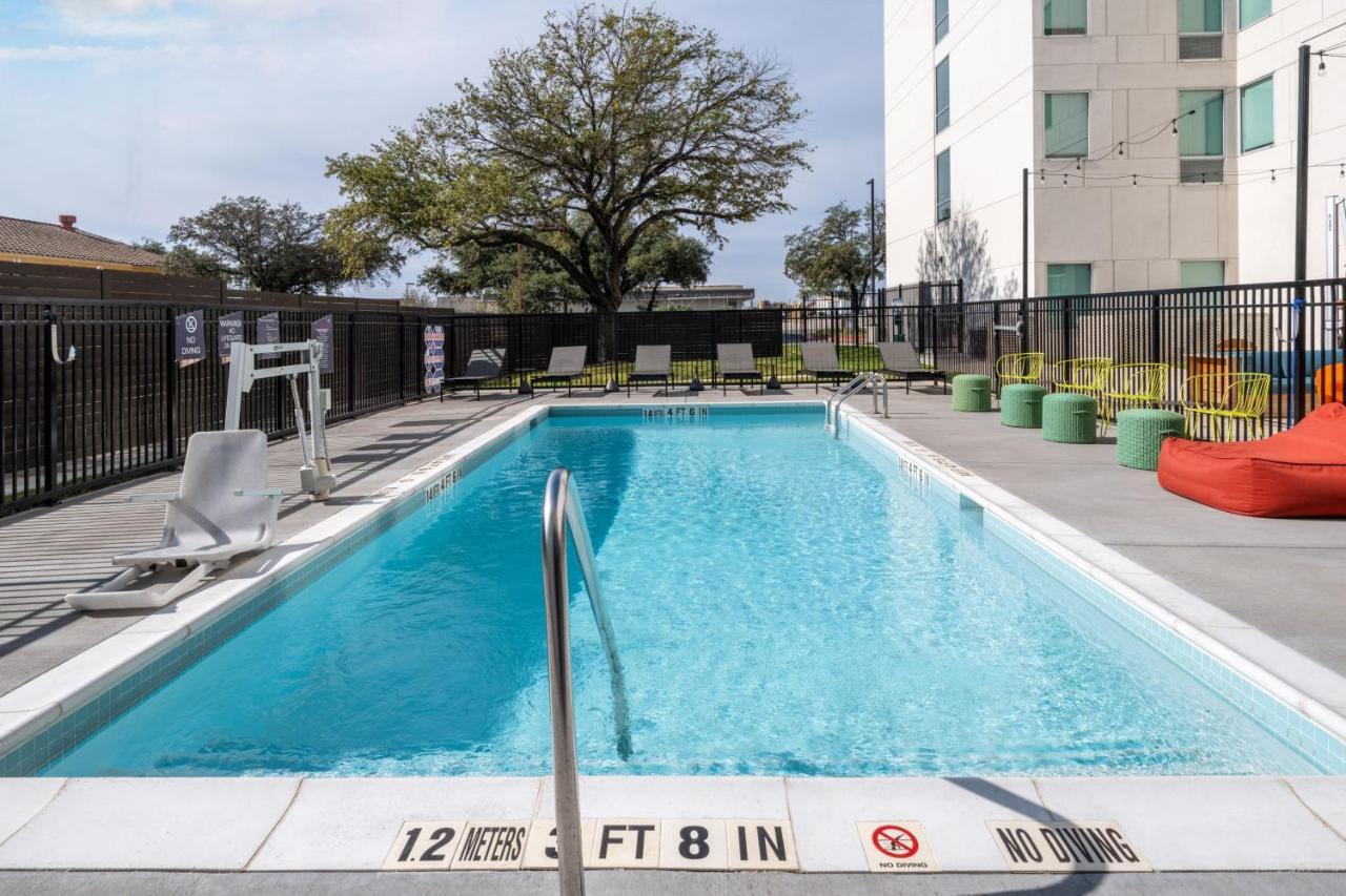 Отель Aloft Austin South Экстерьер фото